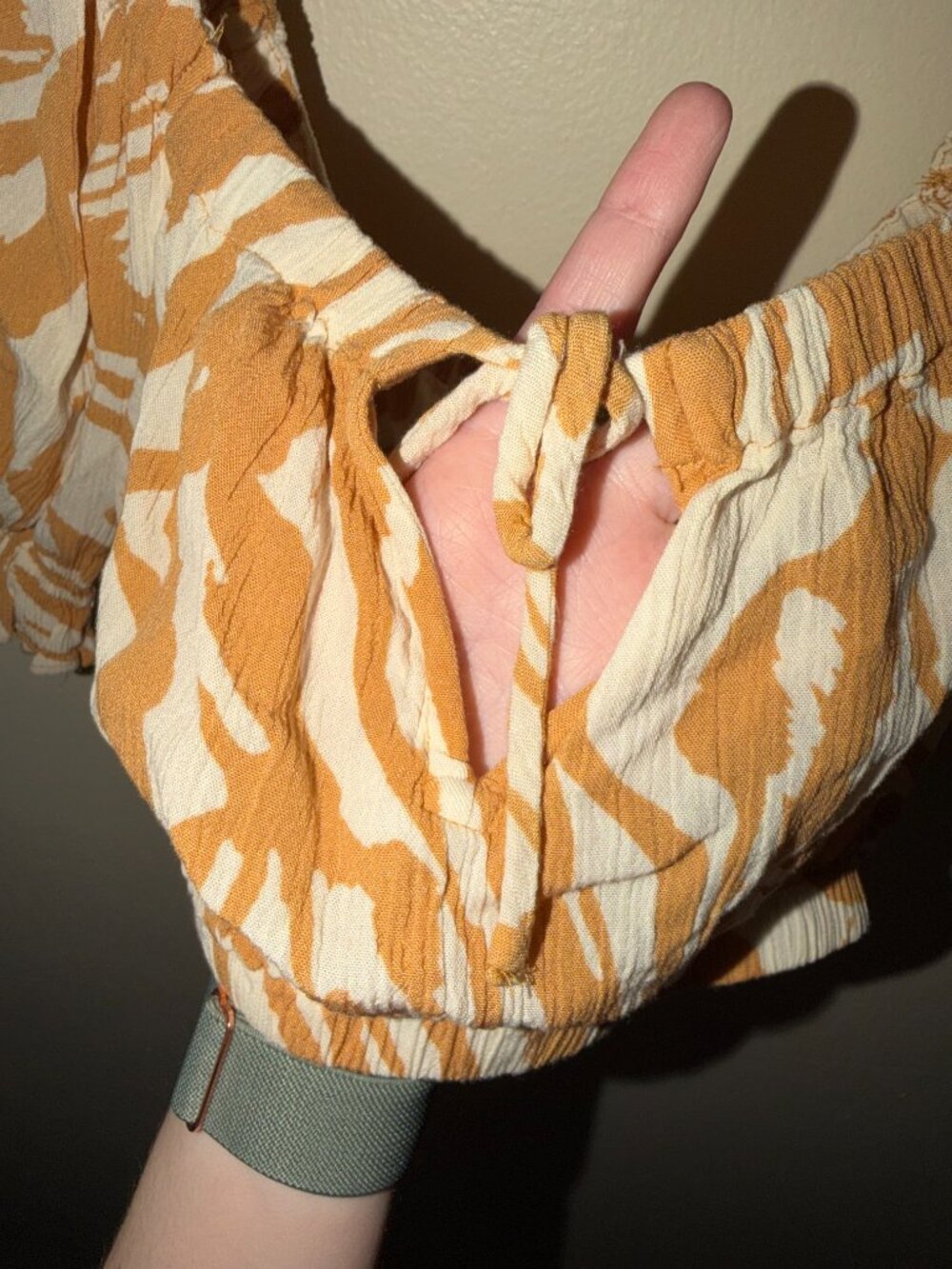 H&M Women's Small Orange Printed Pouf Sleeve Crop Top - Picture 7 of 7